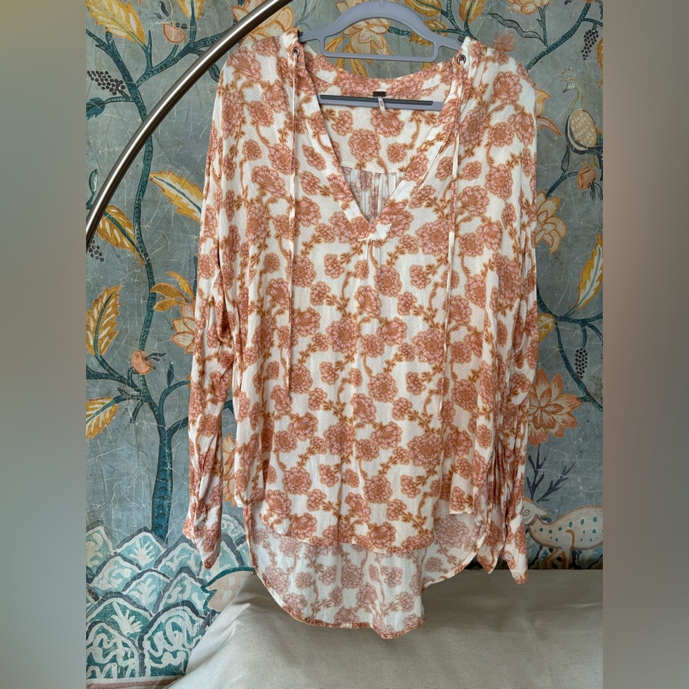 Free People Floral V-Neck Tunic XS- Cream and Peach